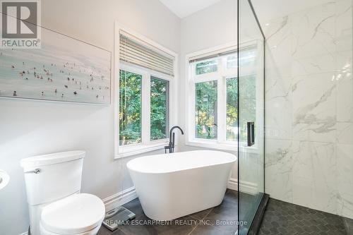 64 Nelson Street, Hamilton, ON - Indoor Photo Showing Bathroom