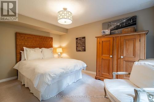 64 Nelson Street, Hamilton, ON - Indoor Photo Showing Bedroom