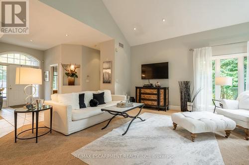 64 Nelson Street, Hamilton, ON - Indoor Photo Showing Living Room