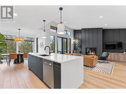 10325 Long Road, Lake Country, BC - Indoor Photo Showing Kitchen With Upgraded Kitchen