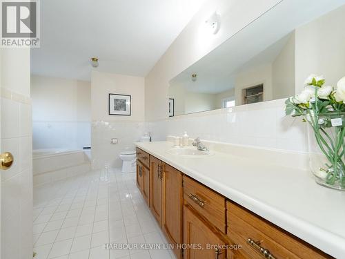 364 Valleymede Drive, Richmond Hill, ON - Indoor Photo Showing Bathroom