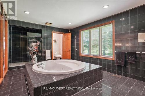 1630 Pelham Street, Pelham, ON - Indoor Photo Showing Bathroom