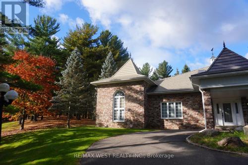 1630 Pelham Street, Pelham, ON - Outdoor With Facade