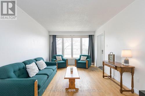 22A Bernick Drive, Barrie, ON - Indoor Photo Showing Living Room