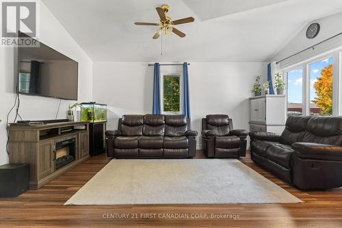 38 St. Michael'S Street, Norfolk (Delhi), ON - Indoor Photo Showing Living Room