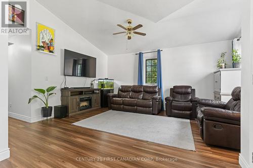 38 St. Michael'S Street, Norfolk (Delhi), ON - Indoor Photo Showing Living Room