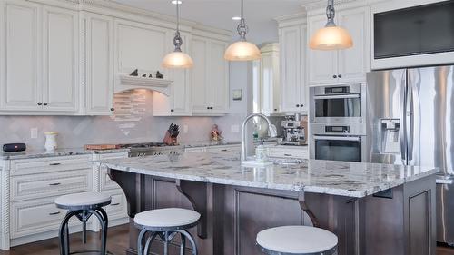 1505 Pinot Noir Drive, West Kelowna, BC - Indoor Photo Showing Kitchen With Upgraded Kitchen