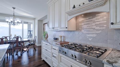 1505 Pinot Noir Drive, West Kelowna, BC - Indoor Photo Showing Kitchen With Upgraded Kitchen