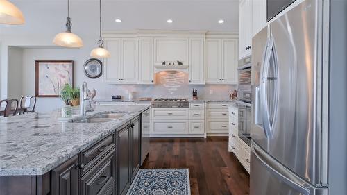 1505 Pinot Noir Drive, West Kelowna, BC - Indoor Photo Showing Kitchen With Double Sink With Upgraded Kitchen