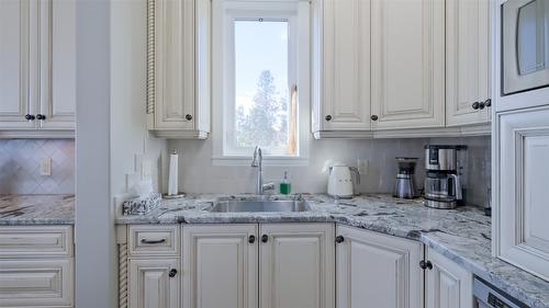 1505 Pinot Noir Drive, West Kelowna, BC - Indoor Photo Showing Kitchen