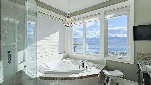 1505 Pinot Noir Drive, West Kelowna, BC - Indoor Photo Showing Bathroom