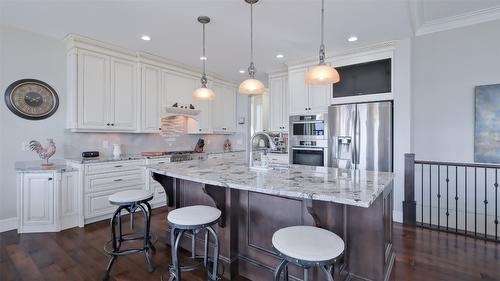 1505 Pinot Noir Drive, West Kelowna, BC - Indoor Photo Showing Kitchen With Upgraded Kitchen