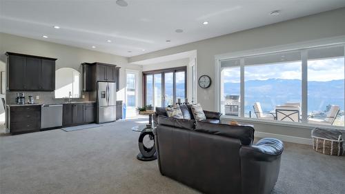 1505 Pinot Noir Drive, West Kelowna, BC - Indoor Photo Showing Living Room