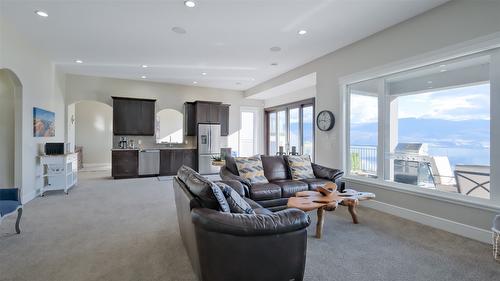 1505 Pinot Noir Drive, West Kelowna, BC - Indoor Photo Showing Living Room