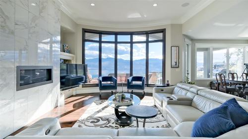 1505 Pinot Noir Drive, West Kelowna, BC - Indoor Photo Showing Living Room With Fireplace