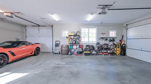 1505 Pinot Noir Drive, West Kelowna, BC - Indoor Photo Showing Garage