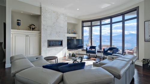 1505 Pinot Noir Drive, West Kelowna, BC - Indoor Photo Showing Living Room With Fireplace