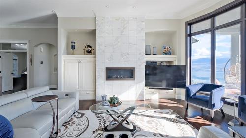 1505 Pinot Noir Drive, West Kelowna, BC - Indoor Photo Showing Living Room With Fireplace