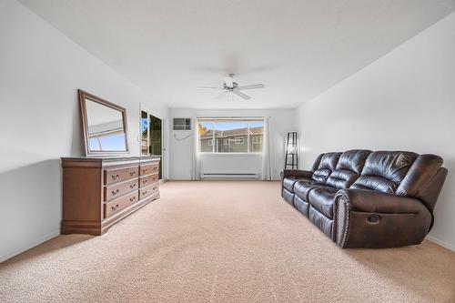 110-2477 Ingram Road, West Kelowna, BC - Indoor Photo Showing Living Room