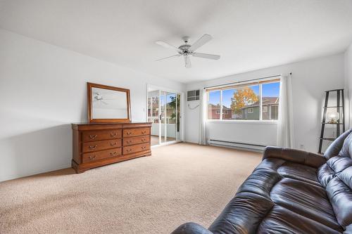 110-2477 Ingram Road, West Kelowna, BC - Indoor Photo Showing Living Room