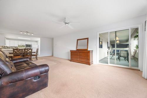 110-2477 Ingram Road, West Kelowna, BC - Indoor Photo Showing Living Room