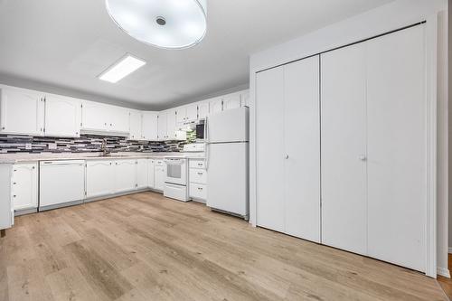 110-2477 Ingram Road, West Kelowna, BC - Indoor Photo Showing Kitchen