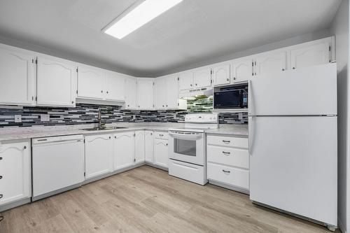 110-2477 Ingram Road, West Kelowna, BC - Indoor Photo Showing Kitchen