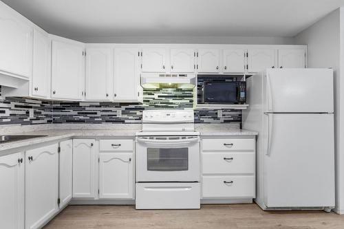 110-2477 Ingram Road, West Kelowna, BC - Indoor Photo Showing Kitchen