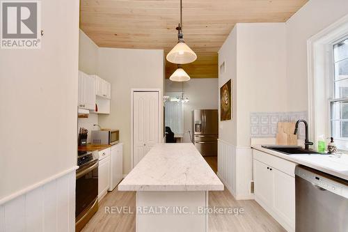 4359 Hepinstall Landing, Severn, ON - Indoor Photo Showing Kitchen With Upgraded Kitchen