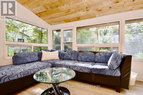 4359 Hepinstall Landing, Severn, ON - Indoor Photo Showing Living Room