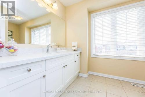 614 Cargill Path, Milton, ON - Indoor Photo Showing Bathroom