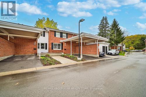 4 - 403 Keats Way, Waterloo, ON - Outdoor