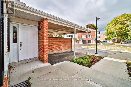 4 - 403 Keats Way, Waterloo, ON - Outdoor