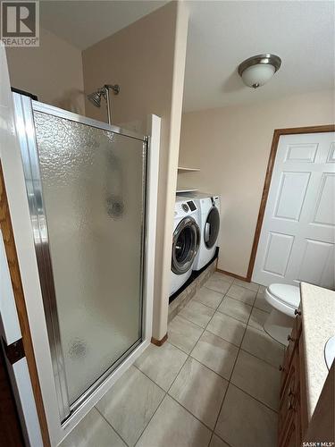 206 4Th Avenue E, Kelvington, SK - Indoor Photo Showing Laundry Room