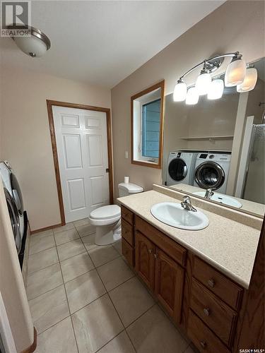 206 4Th Avenue E, Kelvington, SK - Indoor Photo Showing Bathroom