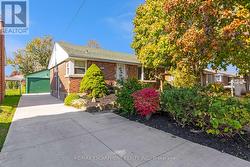 209 FERNWOOD CRESCENT  Hamilton, ON L8T 3L5