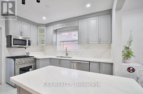 47 Brisco Street, Brampton, ON - Indoor Photo Showing Kitchen With Double Sink With Upgraded Kitchen