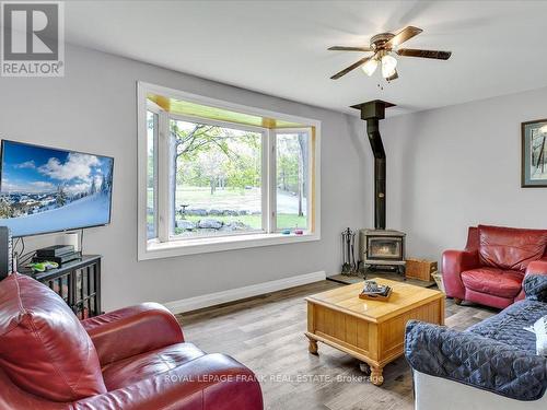 2927 County Rd 44, Havelock-Belmont-Methuen, ON - Indoor Photo Showing Living Room