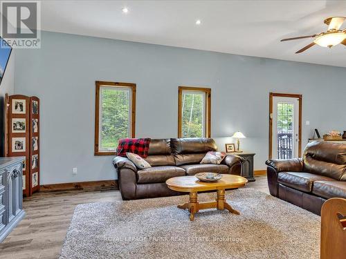 2927 County Rd 44, Havelock-Belmont-Methuen, ON - Indoor Photo Showing Living Room