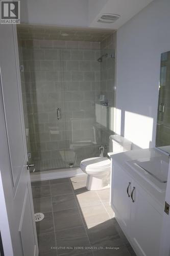 U239 - 9580 Islington Avenue, Vaughan, ON - Indoor Photo Showing Bathroom