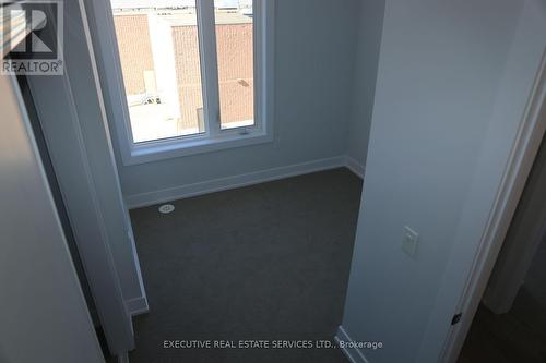 U239 - 9580 Islington Avenue, Vaughan, ON - Indoor Photo Showing Other Room