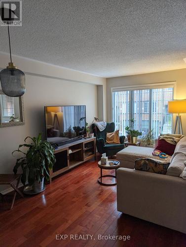 76 - 5530 Glen Erin Drive, Mississauga, ON - Indoor Photo Showing Living Room