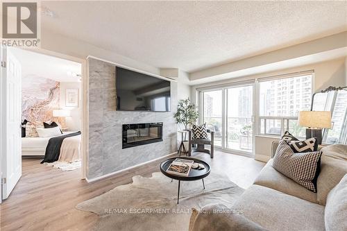 1021 - 25 Kingsbridge Gardens, Mississauga, ON - Indoor Photo Showing Living Room With Fireplace