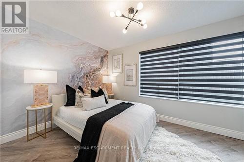 1021 - 25 Kingsbridge Gardens, Mississauga, ON - Indoor Photo Showing Bedroom