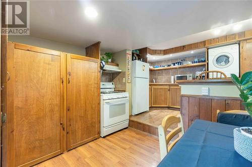 4895 Lakeshore Road Unit# 52, Plympton-Wyoming, ON - Indoor Photo Showing Kitchen