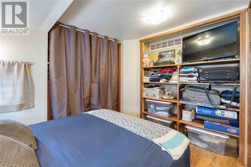 4895 Lakeshore Road Unit# 52, Plympton-Wyoming, ON - Indoor Photo Showing Bedroom