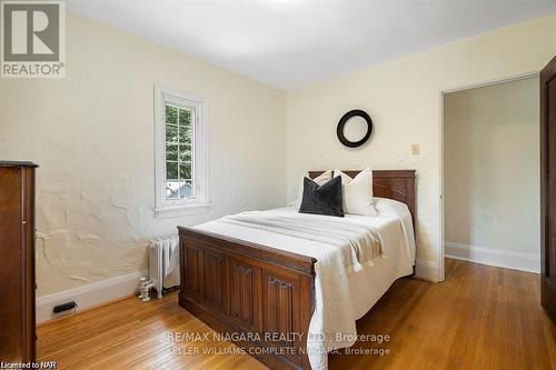 3855 St. James Avenue, Niagara Falls, ON - Indoor Photo Showing Bedroom