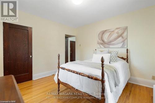 3855 St. James Avenue, Niagara Falls, ON - Indoor Photo Showing Bedroom