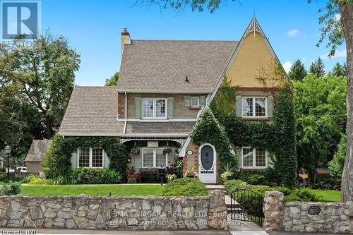 3855 St. James Avenue, Niagara Falls, ON - Outdoor With Facade