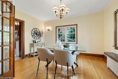 3855 St. James Avenue, Niagara Falls, ON - Indoor Photo Showing Dining Room